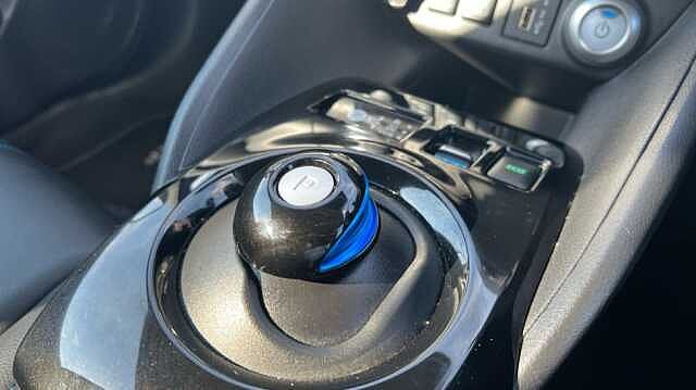 Nissan LEAF 110kW N-Connecta 39kWh 5dr Auto